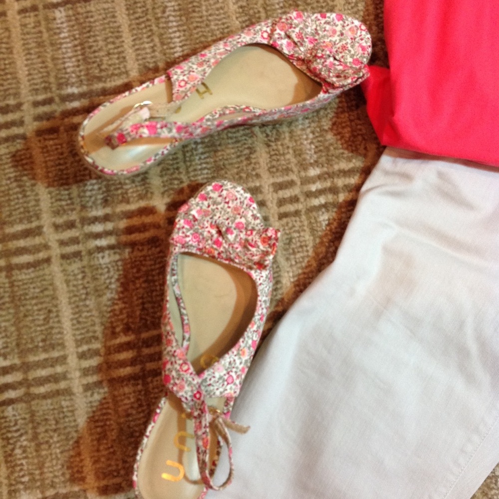 NYDJ khaki Jean Capri. 8P - Picture 6 of 11